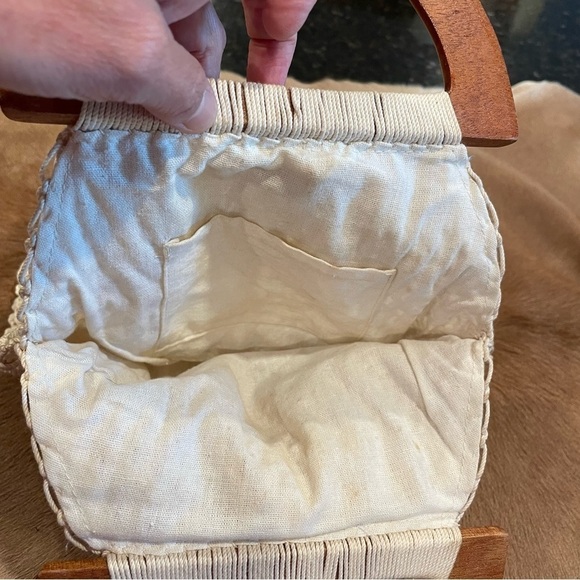 VINTAGE | Macrame Wooden Handle Bag - Picture 3 of 4